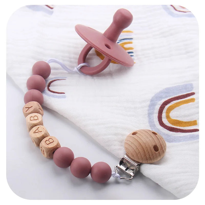Attache Tétine Personnalisée en Bois et Silicone – Sécurité & Douceur Montessori