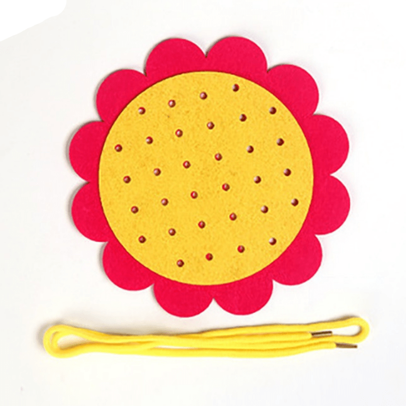 Jeu de laçage Montessori pour la motricité fine